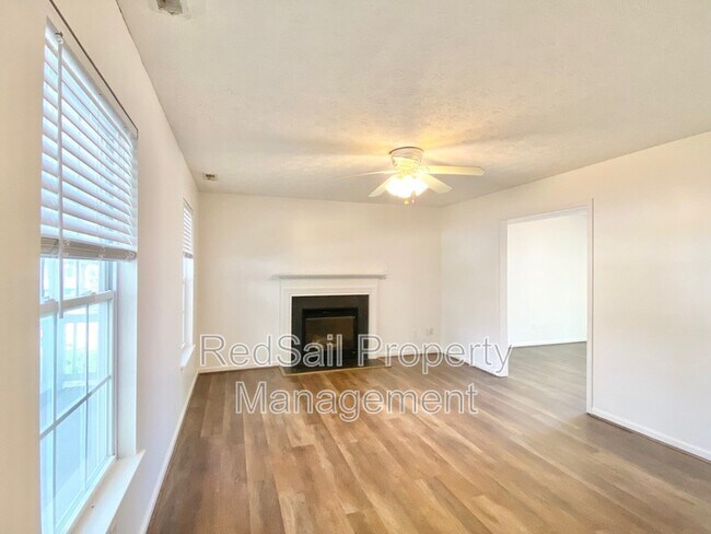 Foto del edificio - 534 Brightwood Ave