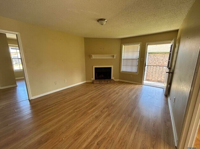 Foto del edificio - 1654 Clear Lake Ave