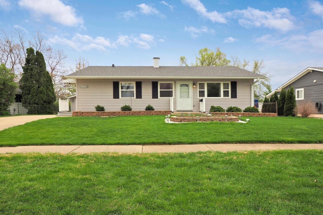 Foto principal - 121 Elm Ln