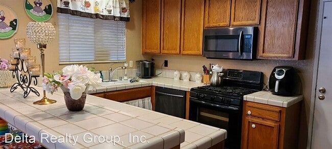2-br-2-bath-house-812-celestine-circle-house-for-rent-in-vacaville
