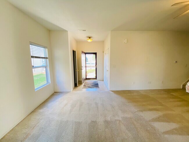 Foto del edificio - 7408 Loyalist St