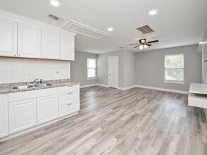 Building Photo - 16431 Crossfield Dr