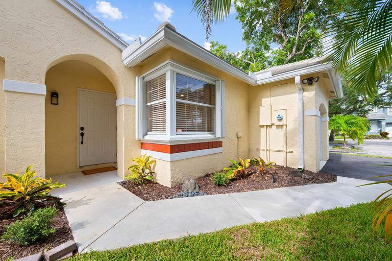 Foto principal - 9953 NW 9th Ct