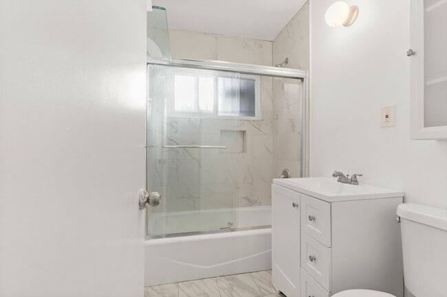 Interior Photo - BEAUTIFUL Studio in Inglewood !!