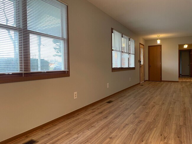 Foto del edificio - 700 S Waggoner Rd