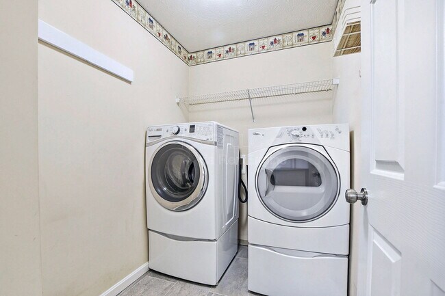 Foto del edificio - 6200 Winding Stream Dr