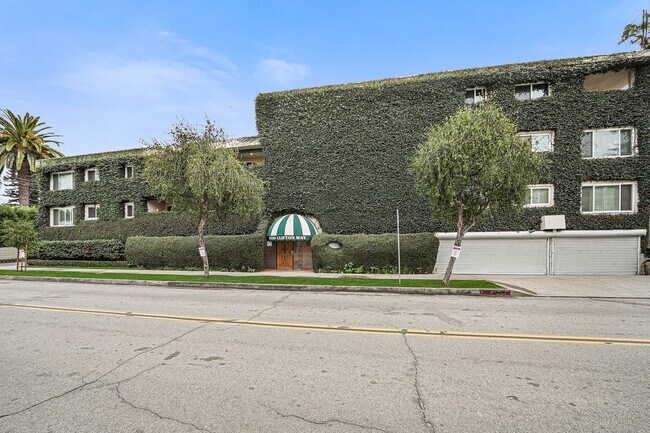 Building Photo - 9330 Clifton Way