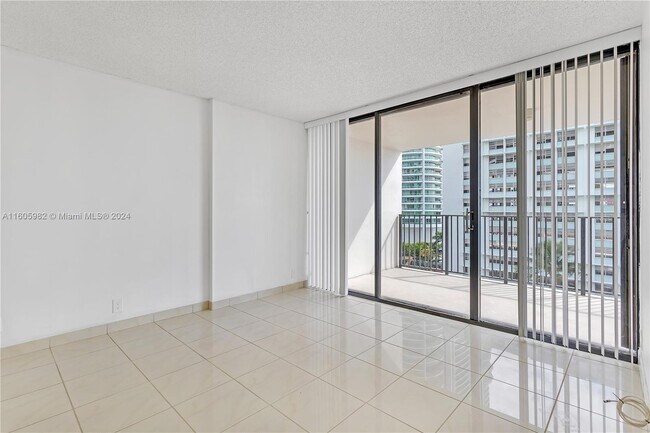 Building Photo - 1865 Brickell Ave