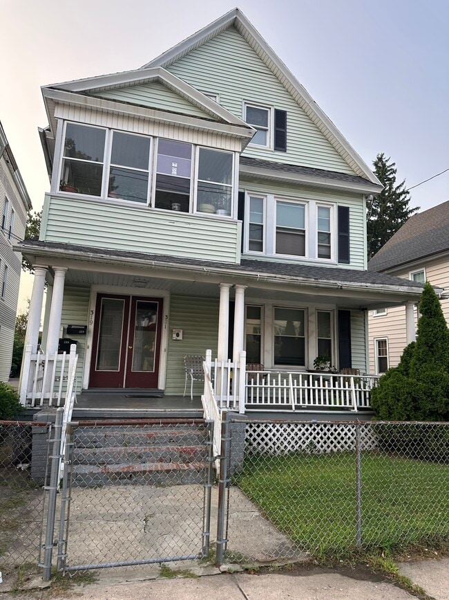 Building Photo - 319 Maplewood Ave