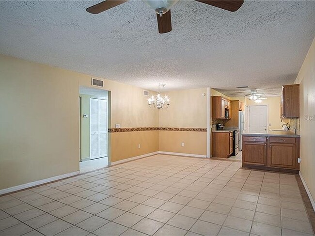 Building Photo - 819 W Rosewood Ln