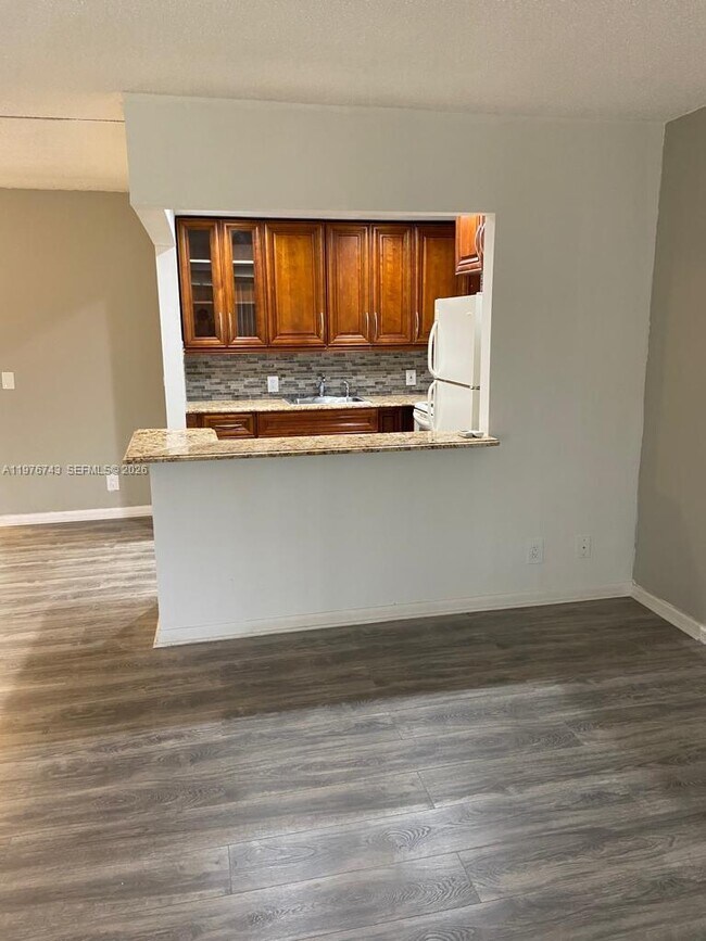 Foto del edificio - 398 Fanshaw J