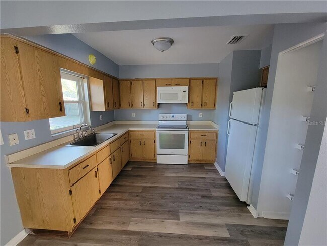 Building Photo - 33 Hemlock Terrace Dr
