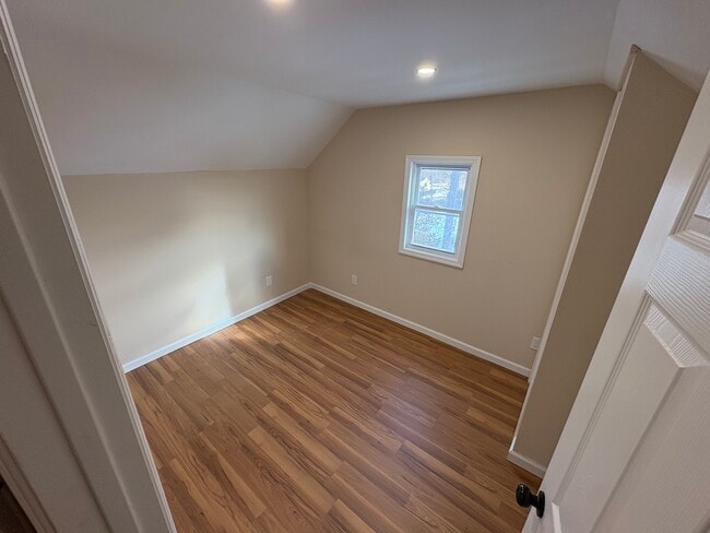 Building Photo - 60 Lynbrook Dr