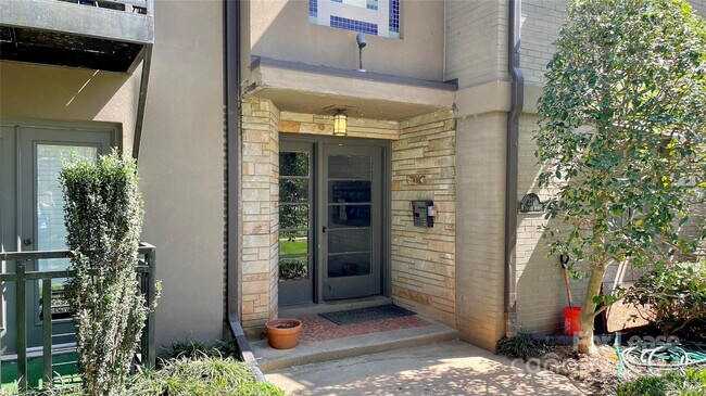 Foto del edificio - 227 N Dotger Ave