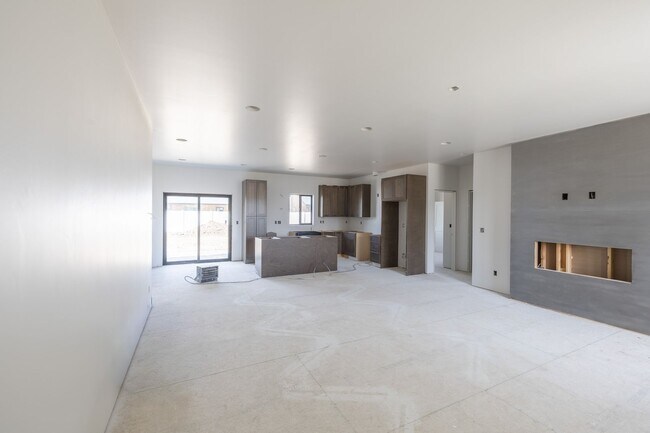 Foto del edificio - BRAND NEW 4 Bed/2 Full Bath Twin Home Main Unit in Sugar City! ALL UTLITIES ARE INCLUDED IN PRICE!!!