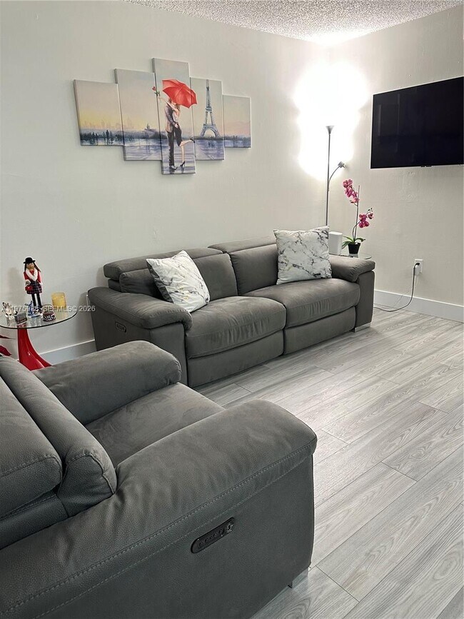 Foto del edificio - 2055 SW 122nd Ave