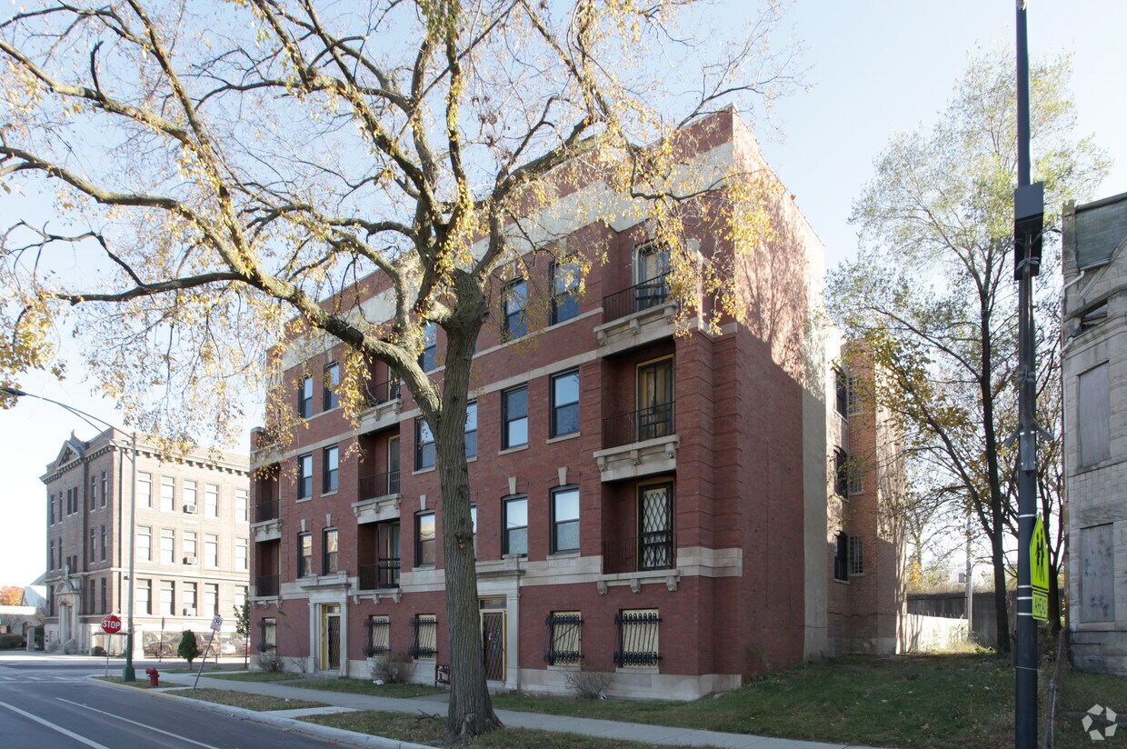 Primary Photo - 525 E Oakwood Blvd