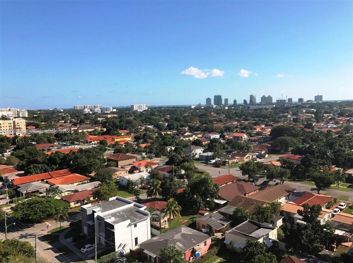 Foto principal - 3500 Coral Way