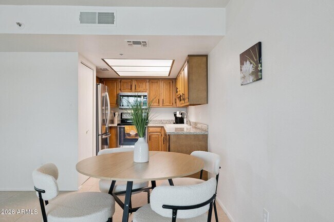 Foto del edificio - 7950 E Camelback Rd