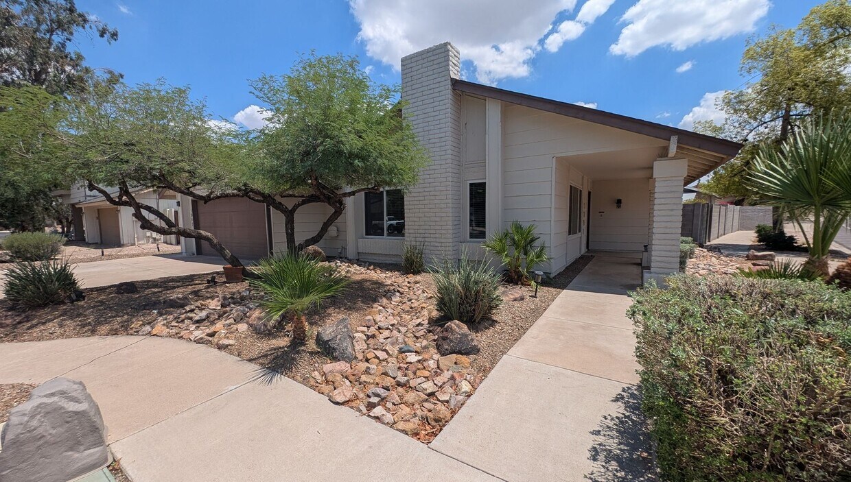 Foto principal - 3 Bedroom Home in the Mesa Park Place Comm...
