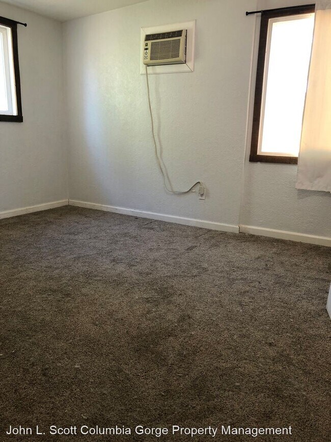 Building Photo - 2 br, 1 bath House - 400 D St