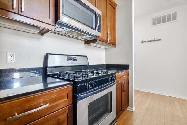 Building Photo - 1 br, 1 bath House - 2404 Scholarship