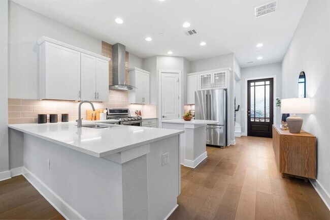 Foto del edificio - 4323 Spicewood Springs Rd