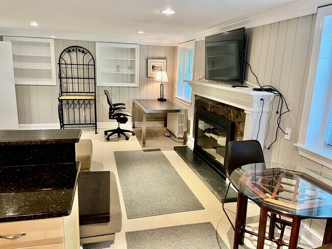 Foto del edificio - 3828 Cathedral Ave NW