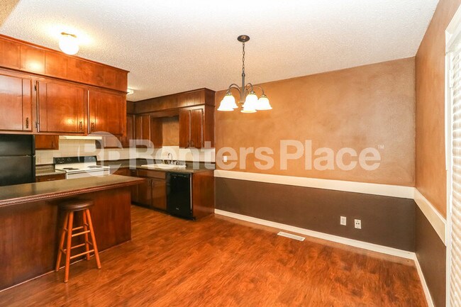 Building Photo - 641 Earthside Dr