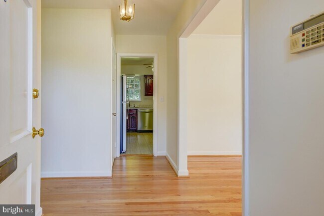 Building Photo - 5012 Sangamore Rd