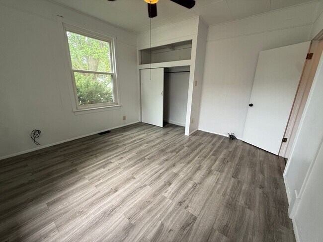 Foto del edificio - Cute 2 bedroom 1 bath home with so much space!