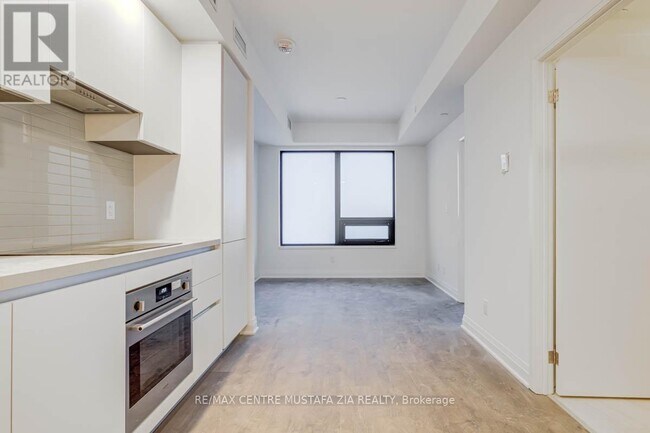 Photo du bâtiment - 4015 The Exchange