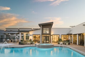 Building Photo - Modern Craftsman - Ten Mile