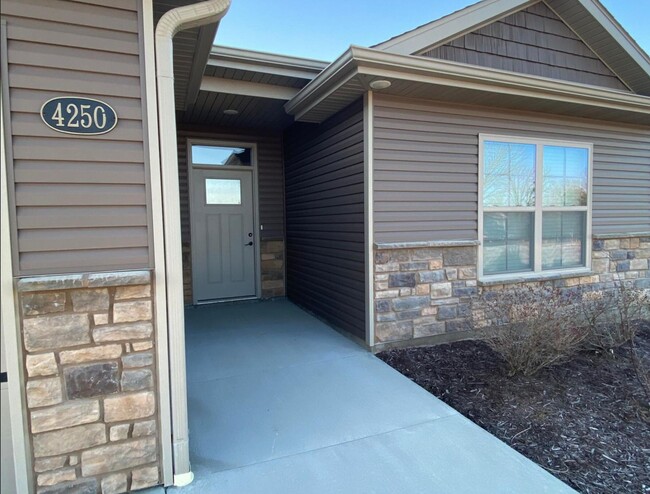 Building Photo - 4250 W Nursery Ct