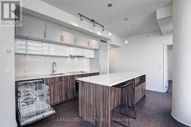 Building Photo - 8 Mercer St