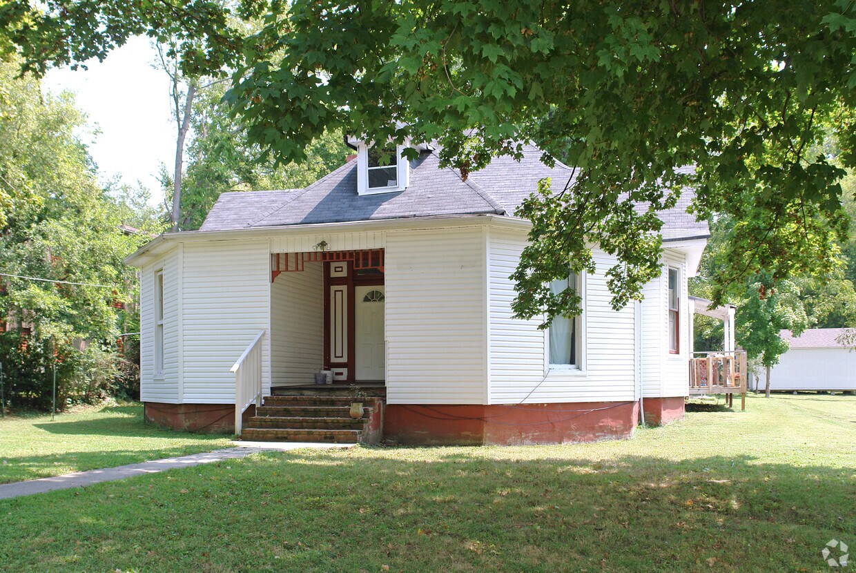 Building Photo - 913 N 12th St