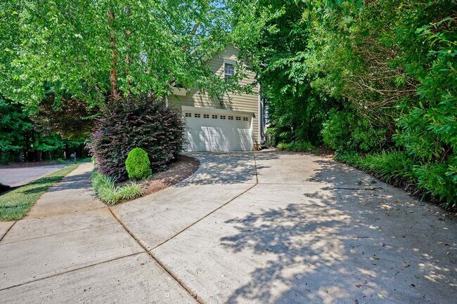 Foto del edificio - Custom Home in Fantastic Neighborhood!