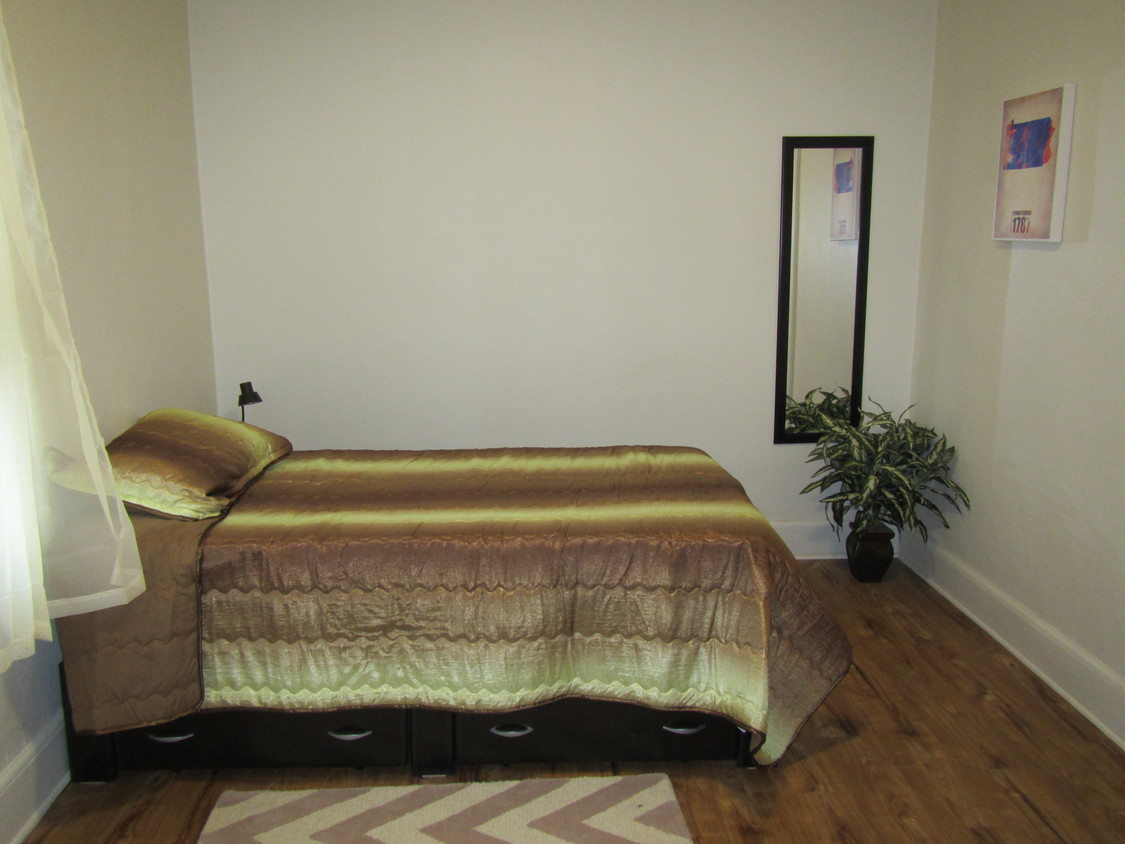 Deluxe Room - $700/m - 331 W College Ave