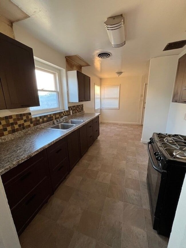 Building Photo - 229 T St