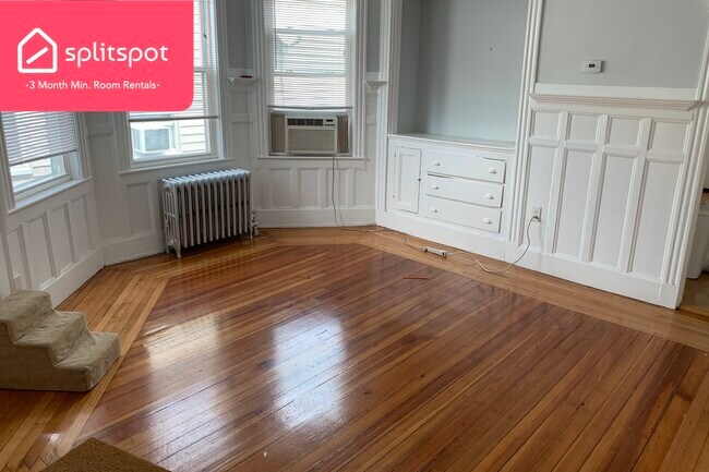 Foto del edificio - Private room in 4 bedroom Boston Apartment...