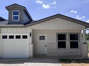 Building Photo - 3211 Bourland St