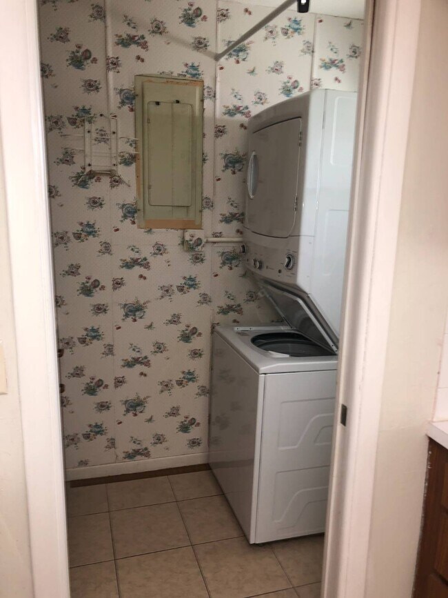 Foto del edificio - 4223 100th Ave N