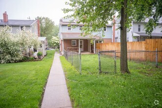 518 E High St