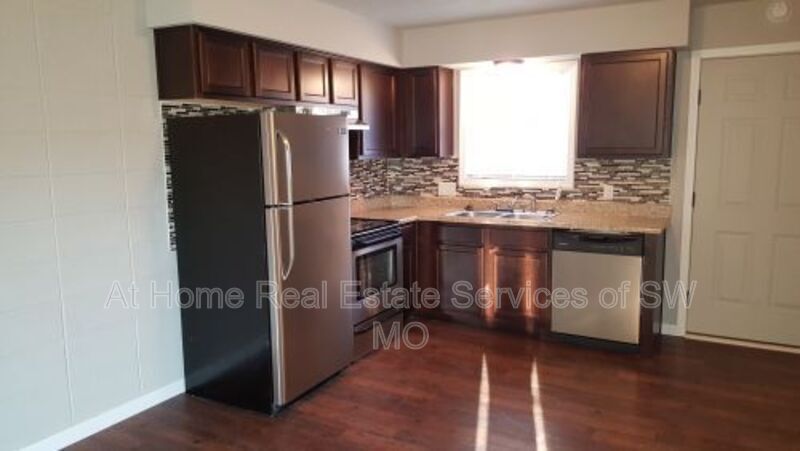 Primary Photo - 930 S Campbell Ave