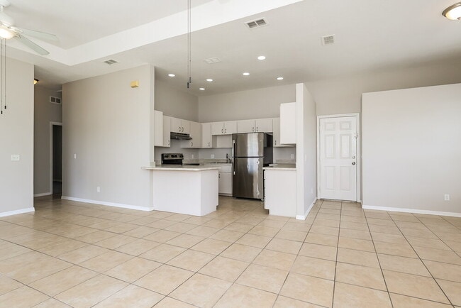 Building Photo - 504 N 7th St