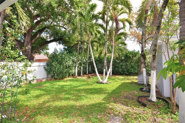 Foto del edificio - 2430 SW 16th St
