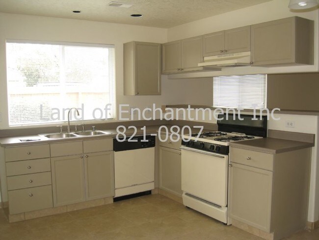Foto del edificio - 7127 Aqua Marine Rd NE