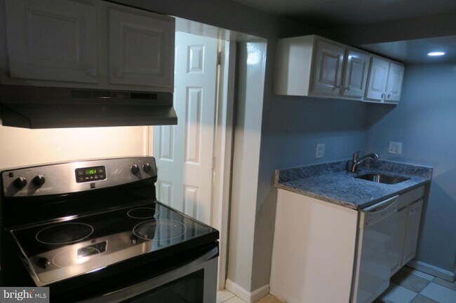 Foto del edificio - 1031-BASEMENT Park Rd NW