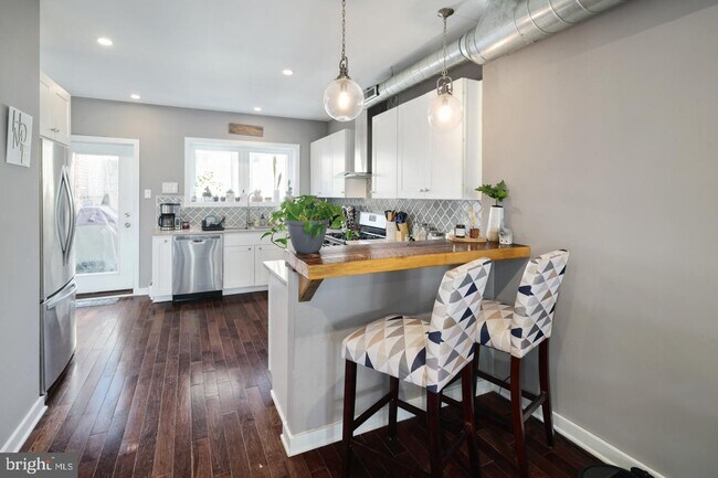 Foto del edificio - 924 W College Ave
