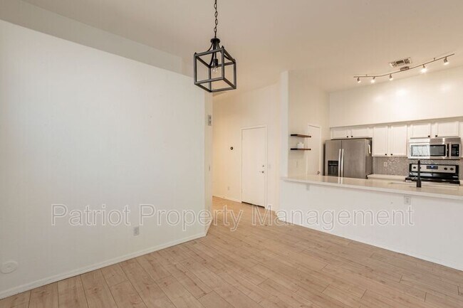 Foto del edificio - 16728 S 22nd St